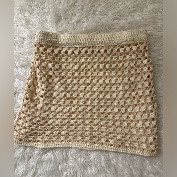 Big water blue sky Crochet mini skirt in cream size Small - Picture 1 of 5